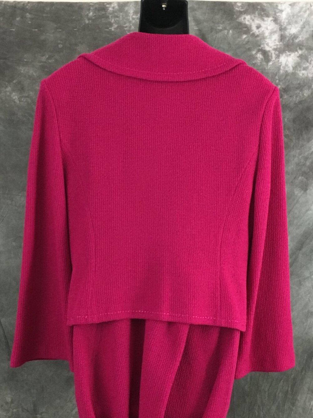 BEAUTIFUL st john knit pink jacket skirt suit size 10 - Picture 6 of 8